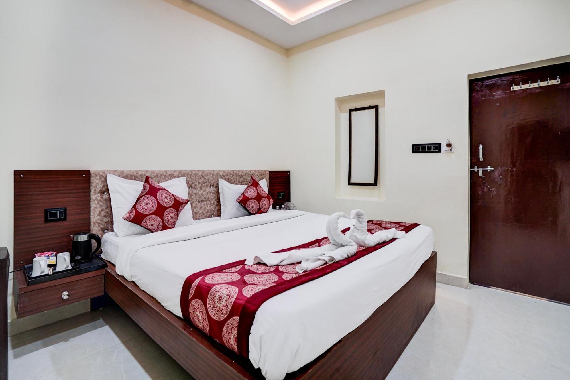 Hotel Vibe Blu- Varanasi Luaran gambar