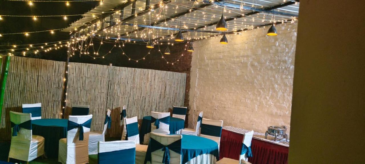 Hotel Vibe Blu- Varanasi Luaran gambar