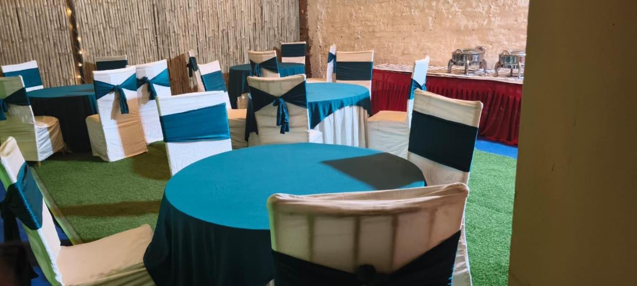 Hotel Vibe Blu- Varanasi Luaran gambar