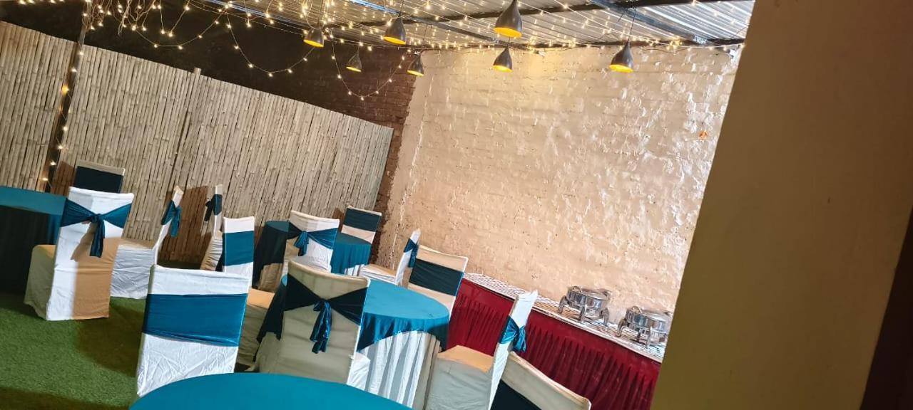Hotel Vibe Blu- Varanasi Luaran gambar